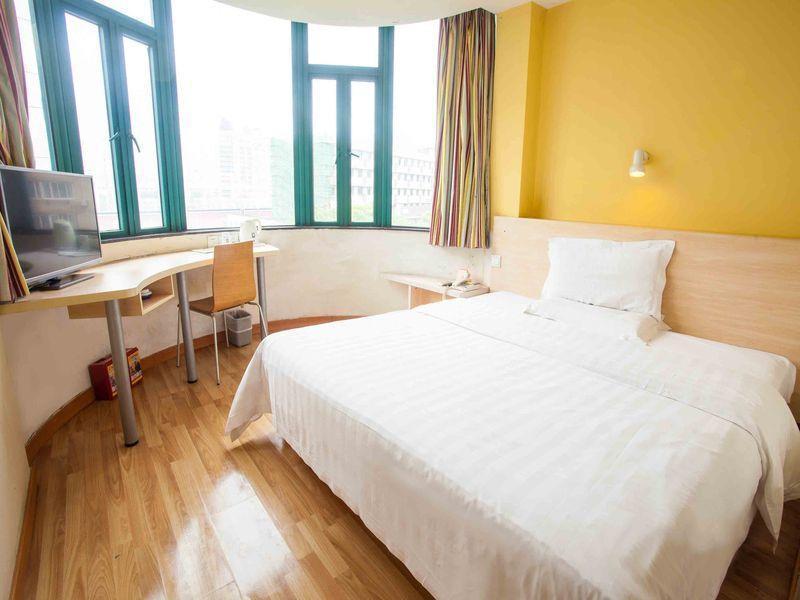 7 Days Inn Gangwan Square Dalian Bagian luar foto